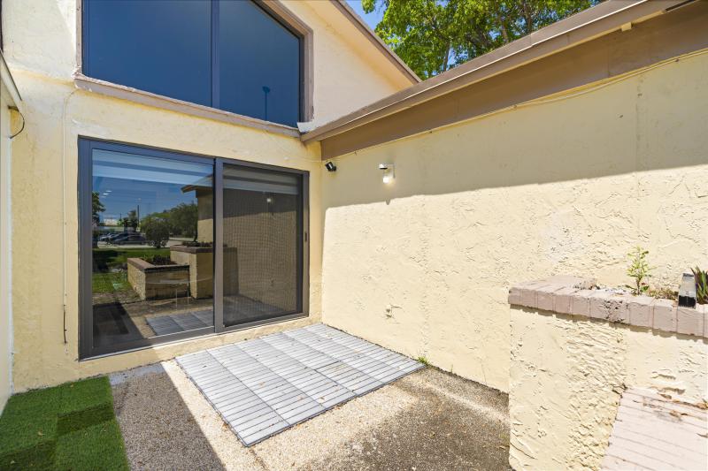  Condo & Townhome Photos
