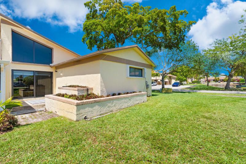  Condo & Townhome Photos