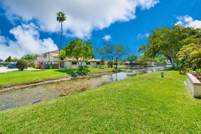  Condo & Townhome Photos