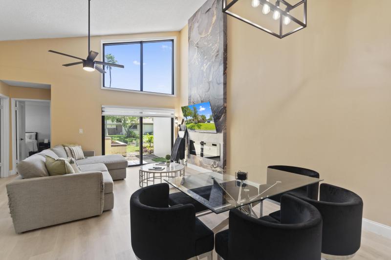  Condo & Townhome Photos