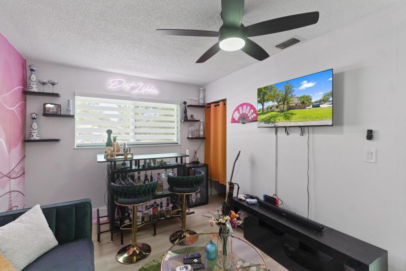  Condo & Townhome Photos
