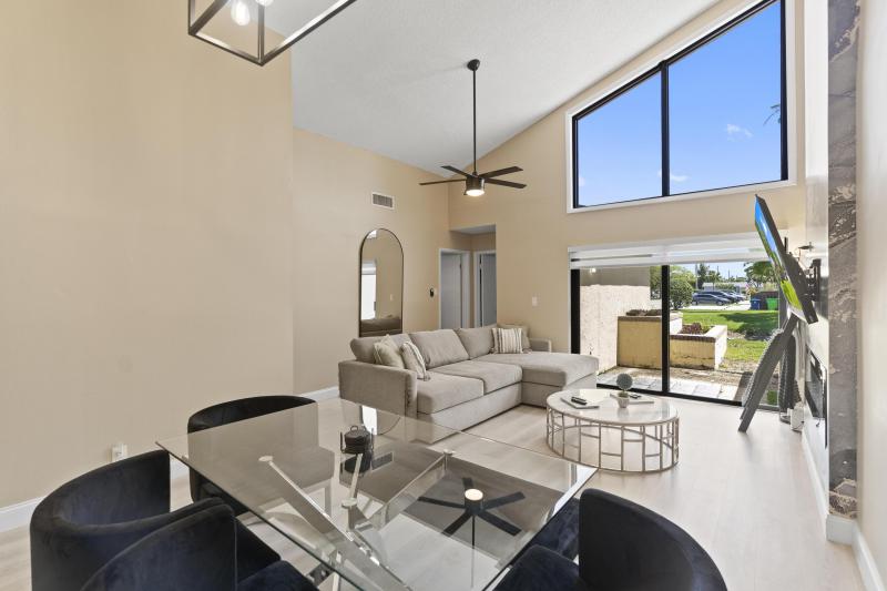  Condo & Townhome Photos