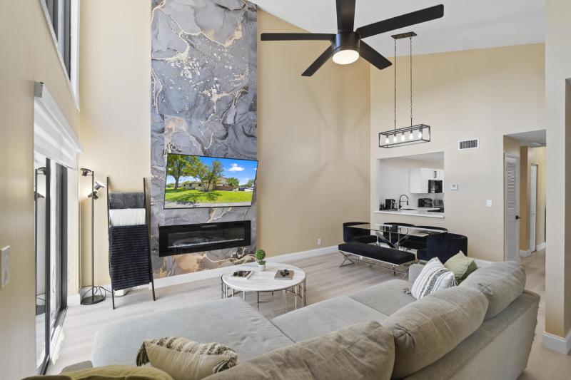  Condo & Townhome Photos