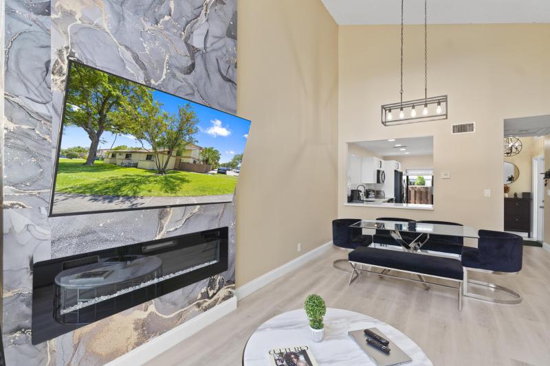  Condo & Townhome Photos