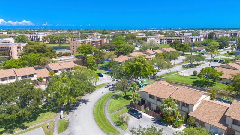  Condo & Townhome Photos