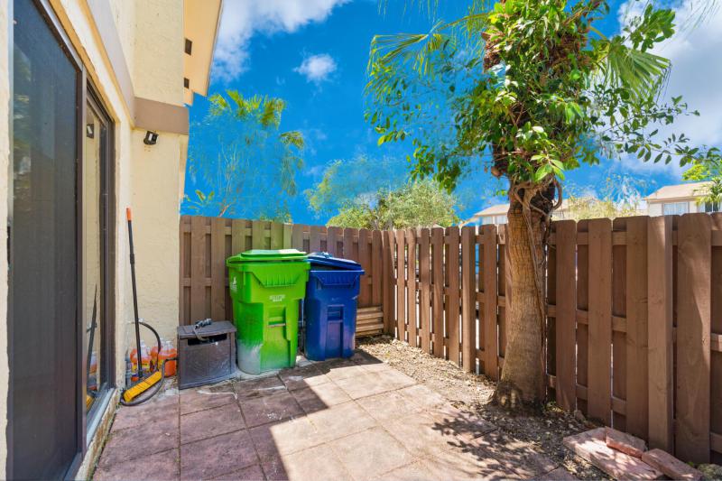  Condo & Townhome Photos