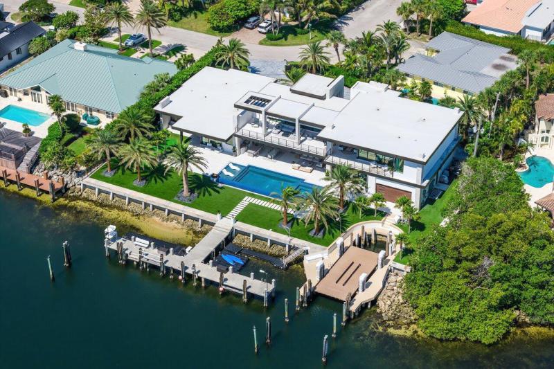  Single Family Homes Photo 3:  Lighthouse Point,  FL 33064