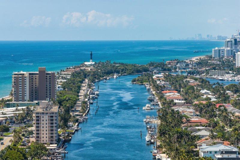  Single Family Homes Photo 98:  Lighthouse Point,  FL 33064