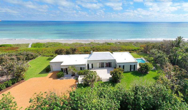  Single Family Homes Photo 3:  Jupiter Island,  FL 33455