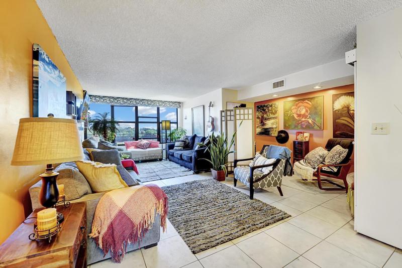 Condo & Townhome Photos
