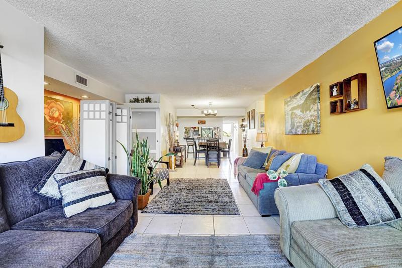  Condo & Townhome Photos