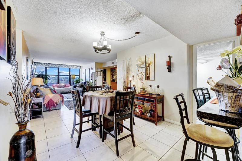  Condo & Townhome Photos