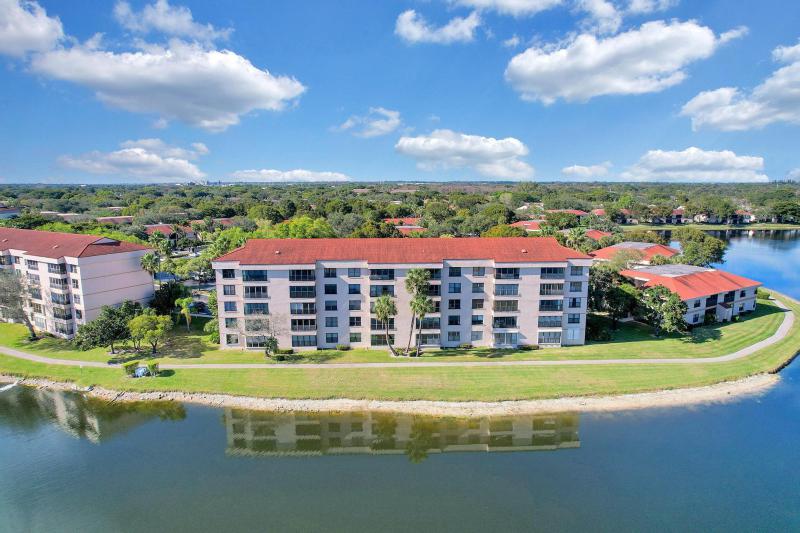  Condo & Townhome Photos