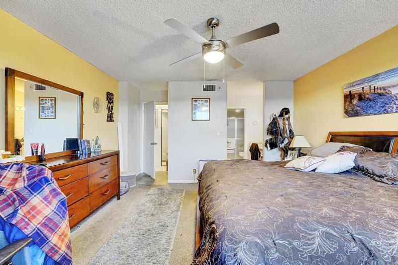  Condo & Townhome Photos