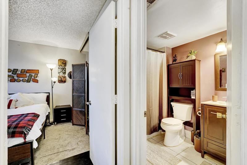  Condo & Townhome Photos