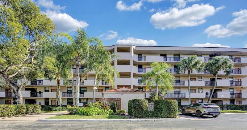  Condo & Townhome Photos
