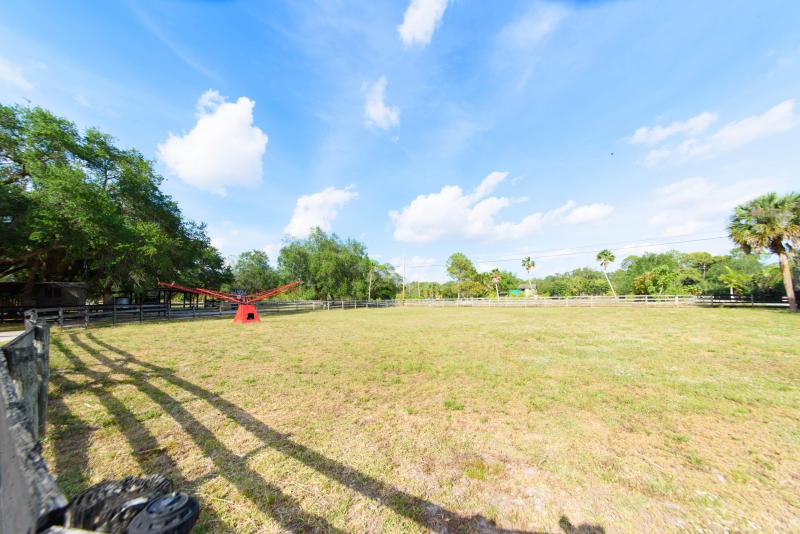  Commercial & Industrial Land Images 