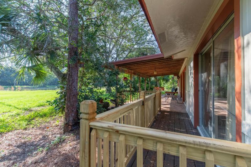  Commercial & Industrial Land Images 