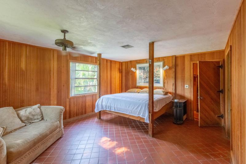  Commercial & Industrial Land Images 