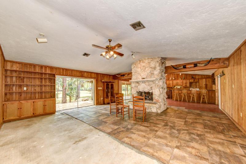  Commercial & Industrial Land Images 