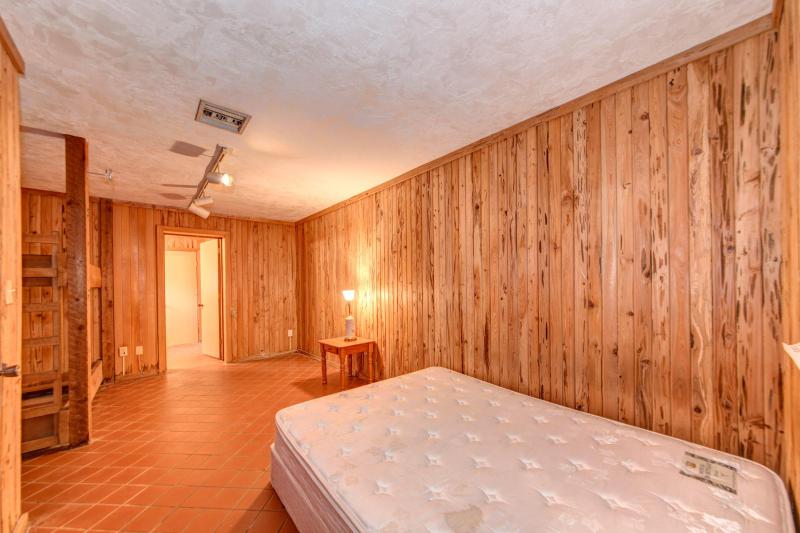  Commercial & Industrial Land Images 