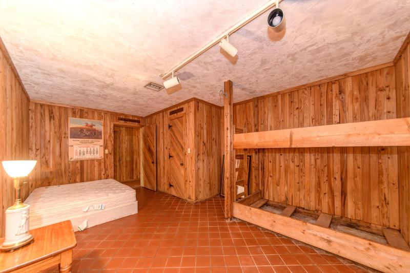  Commercial & Industrial Land Images 