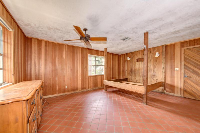  Commercial & Industrial Land Images 