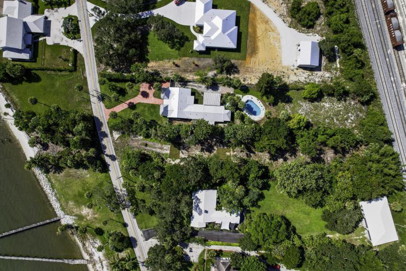  Commercial & Industrial Land Images 