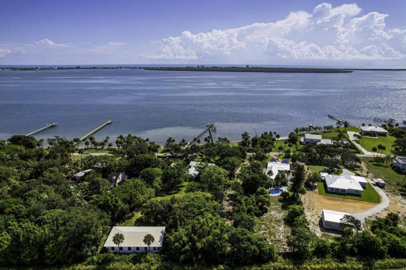  Commercial & Industrial Land Images 