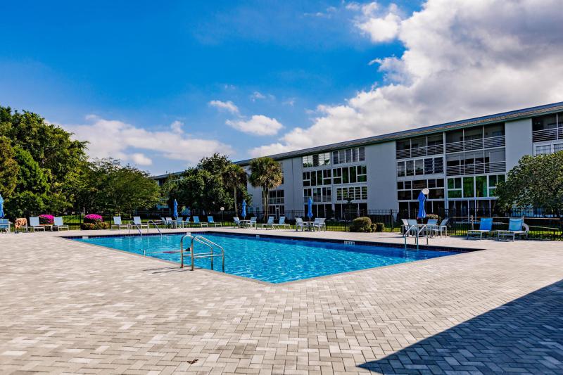  Condo & Townhome Photos