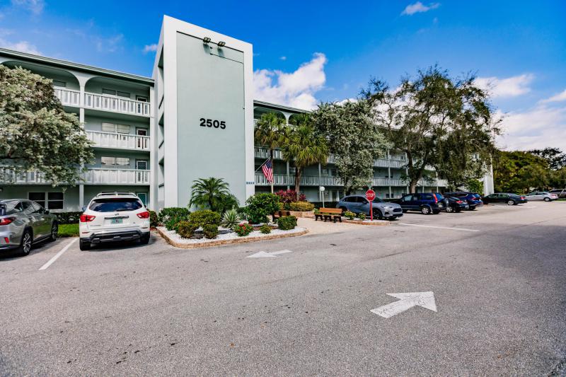  Condo & Townhome Photos