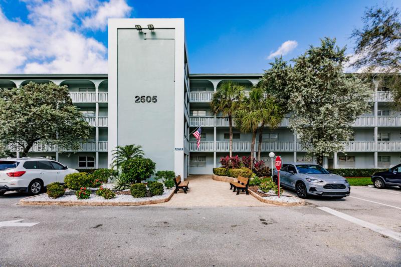  Condo & Townhome Photos