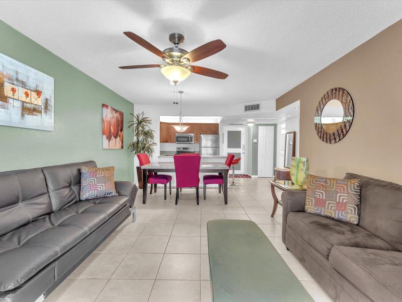  Condo & Townhome Photos