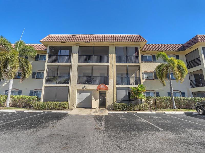  Condo & Townhome Photos