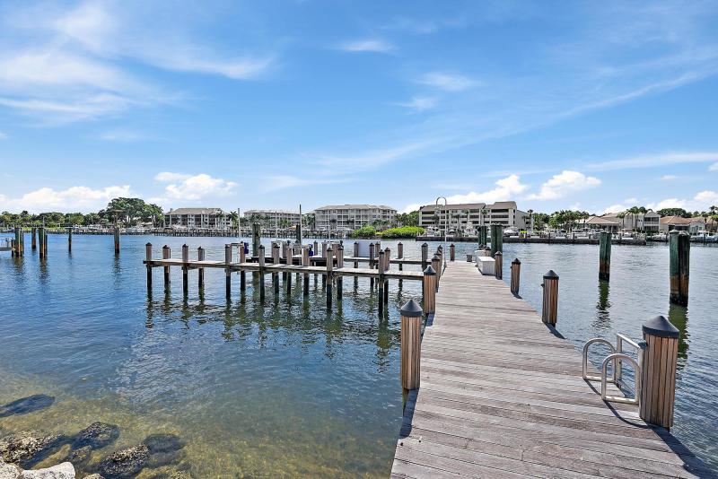  Single Family Homes Photo 18:  Palm Beach Gardens,  FL 33410