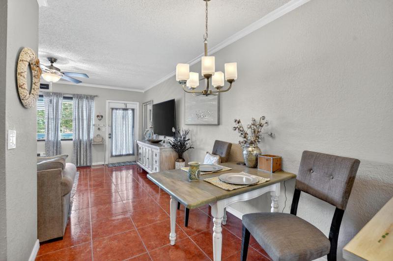  Condo & Townhome Photos
