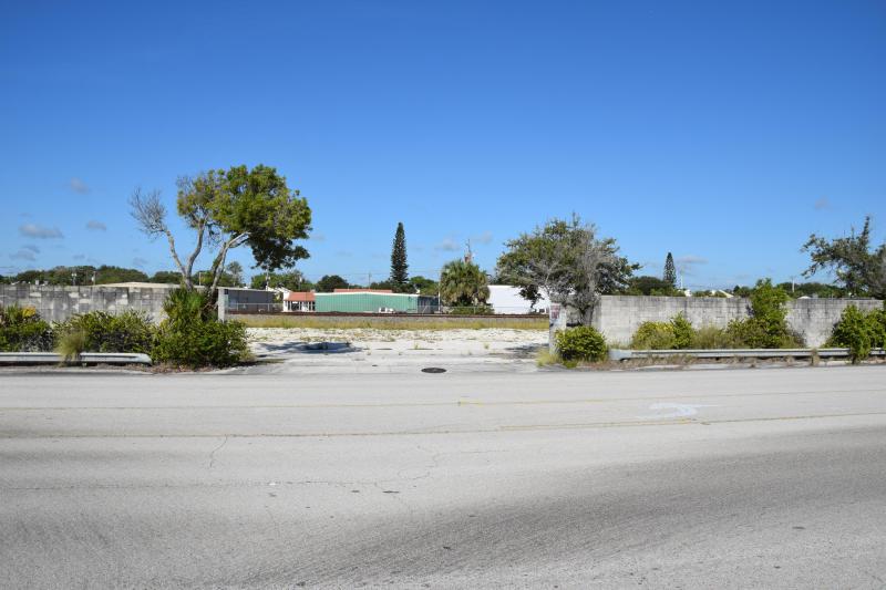  Commercial & Industrial Land Images 