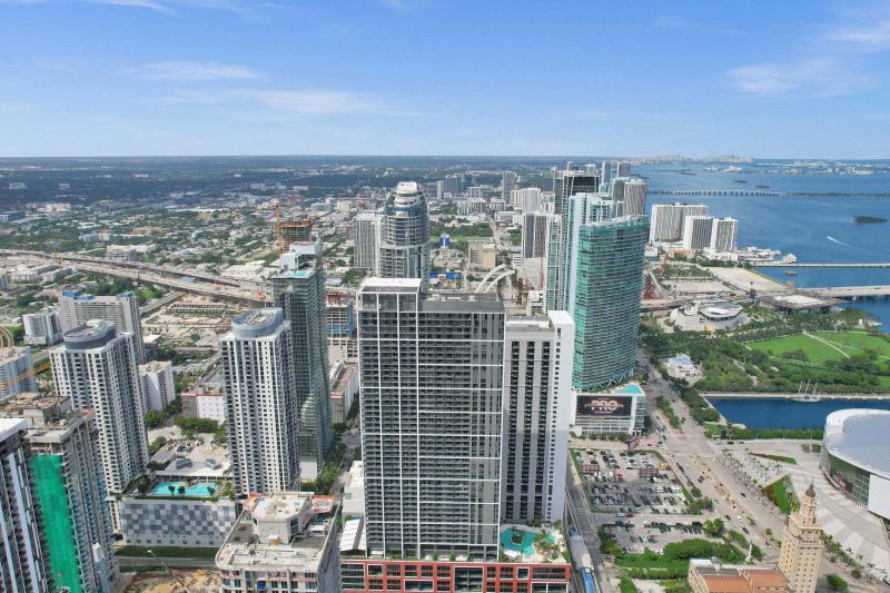 Condo & Townhome Photos