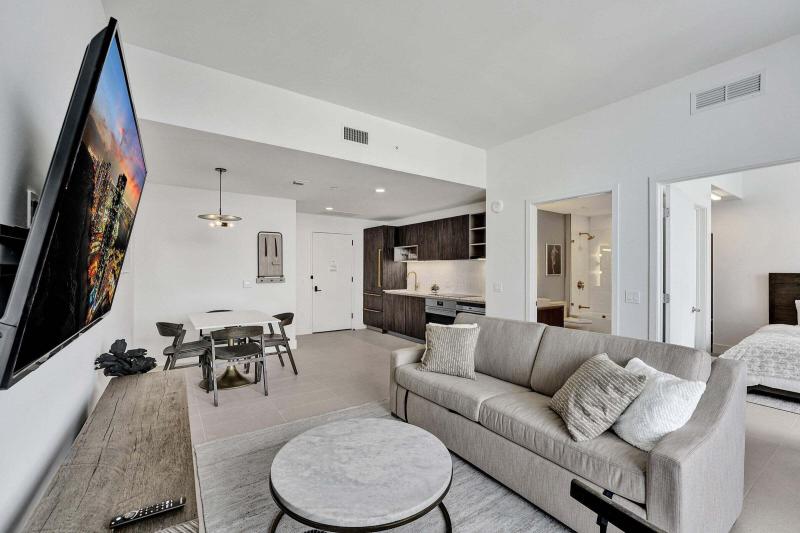  Condo & Townhome Photos