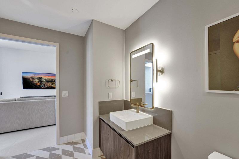  Condo & Townhome Photos
