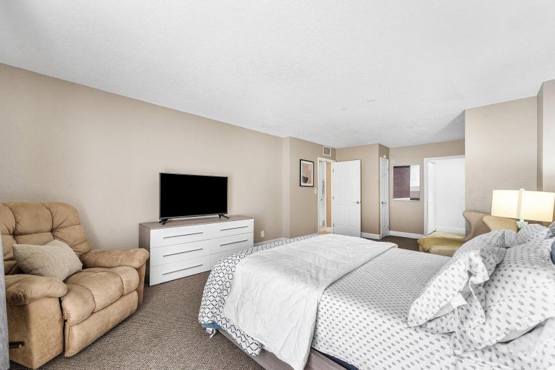  Condo & Townhome Photos