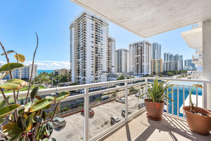  Condo & Townhome Photos