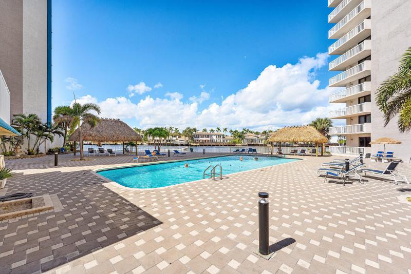  Condo & Townhome Photos