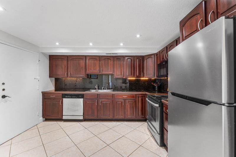  Condo & Townhome Photos