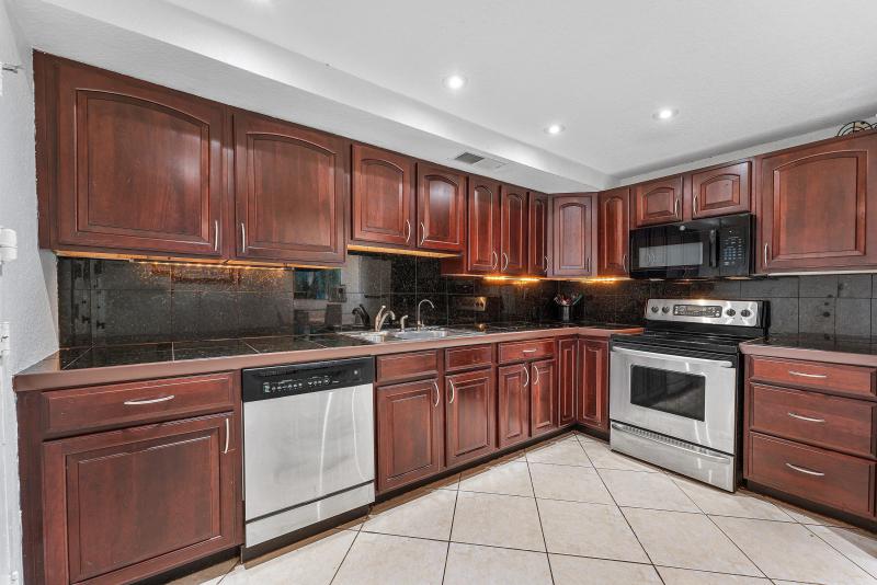  Condo & Townhome Photos