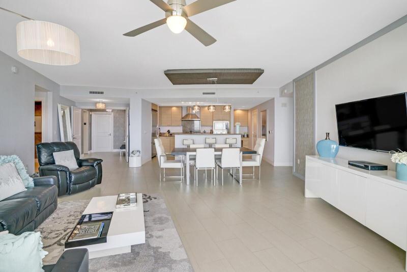  Condo & Townhome Photos