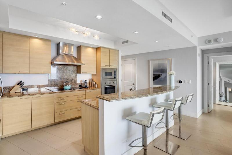  Condo & Townhome Photos