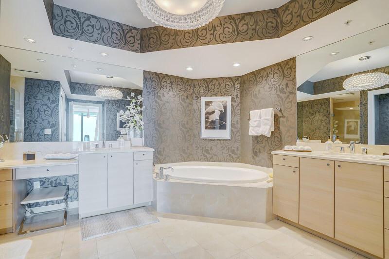  Condo & Townhome Photos