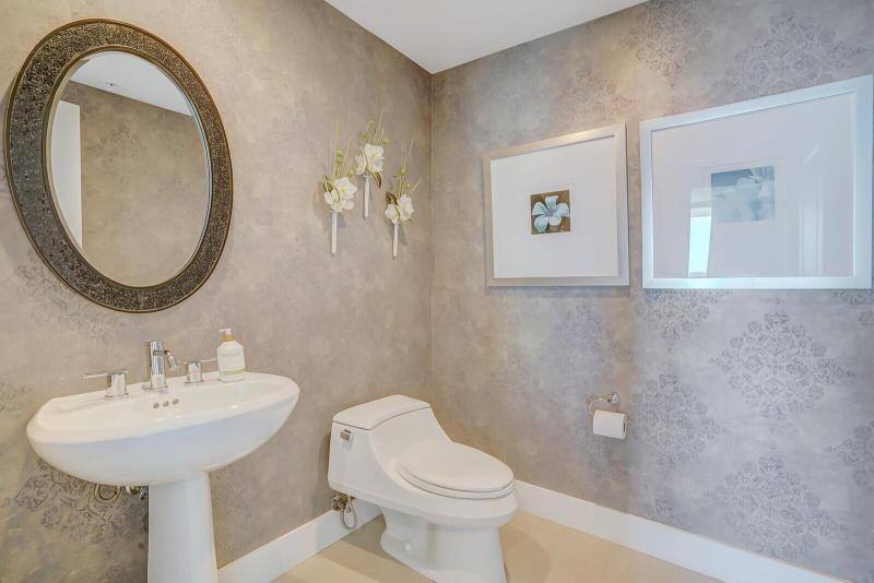  Condo & Townhome Photos
