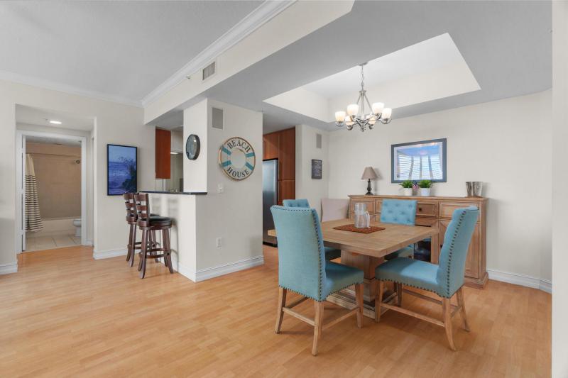  Condo & Townhome Photos